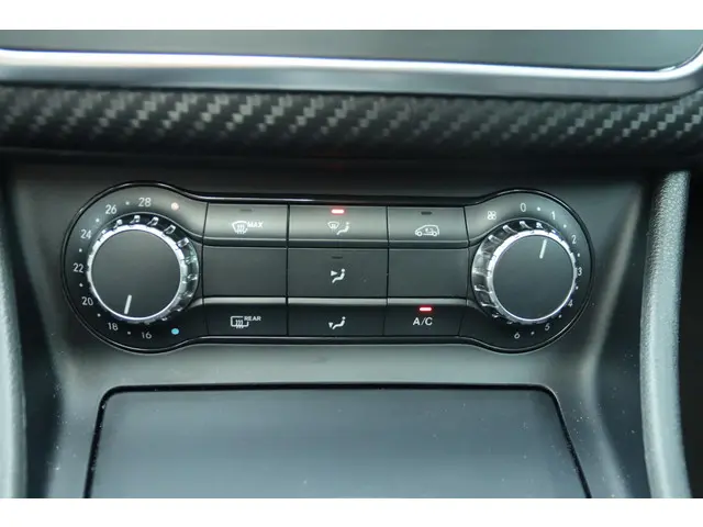 Mercedes-Benz A-Klasse AMG 45 4MATIC 2015 Benzine 31