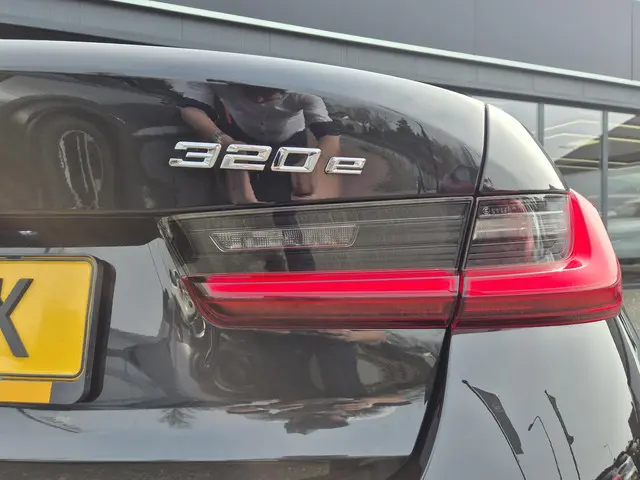 BMW 3 Serie 320e 2023 Hybride Benzine 37