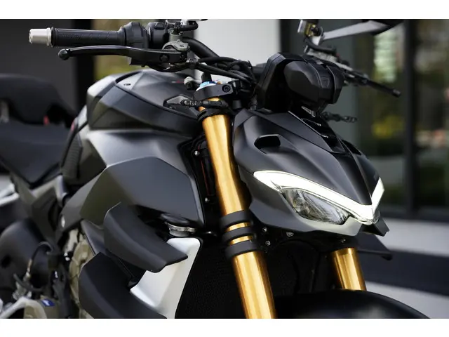 Ducati Streetfighter V4 S 2022 Benzine 2