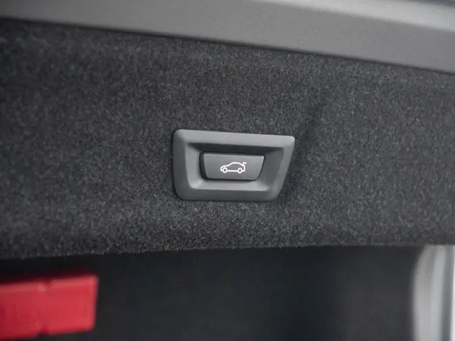 BMW 3 Serie Sedan 320i 2025 Benzine 38