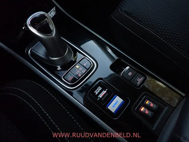 Mitsubishi Outlander 2.4 PHEV Pure 2020 Hybride Benzine 13