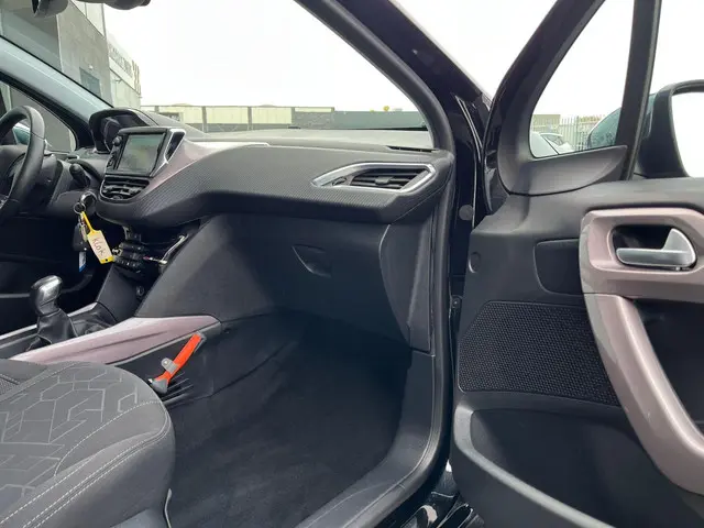 Peugeot 2008 1.2 PureTech Style 2015 Benzine 32