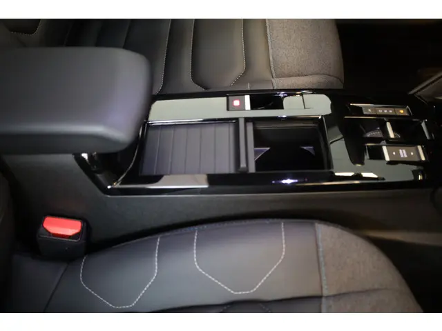 Citroën C4 PT 130 Shine Automaat-8 2023 Benzine 11