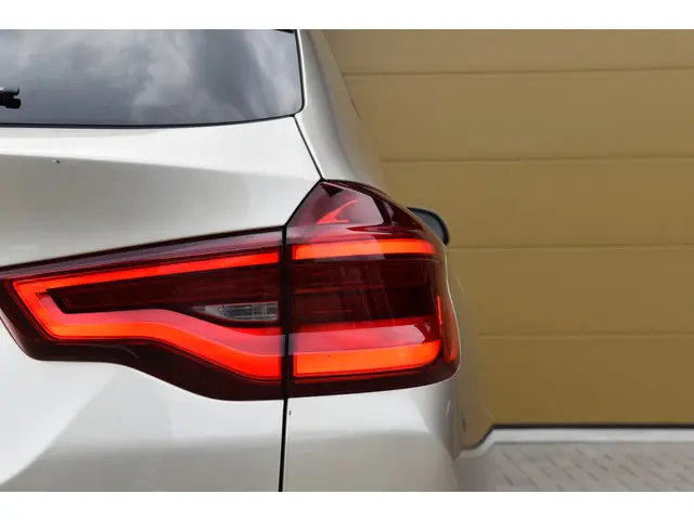 BMW X3 xDrive20i High Executive 2018 Benzine 9