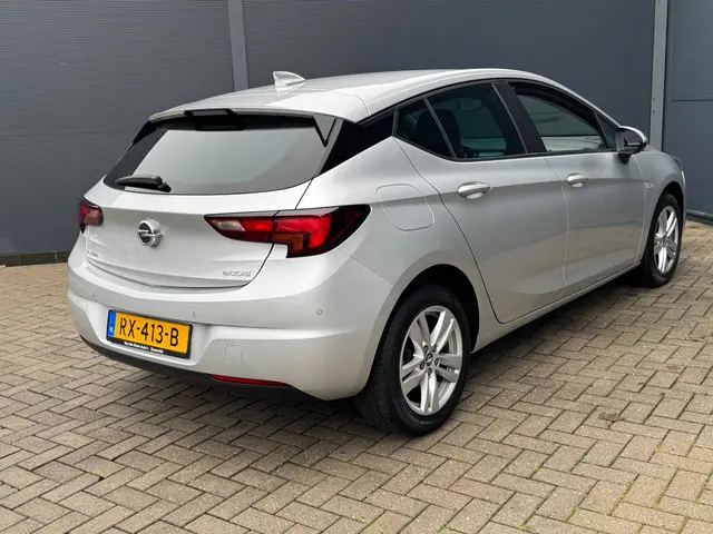 Opel Astra 1.0 Innovation / Automaat / Navi / Pdc 2017 Benzine 2