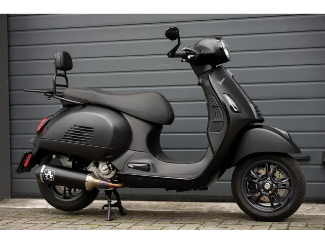 Vespa GTS 300 HPE Nieuw Mod Arrow 2024 2024 Benzine 2