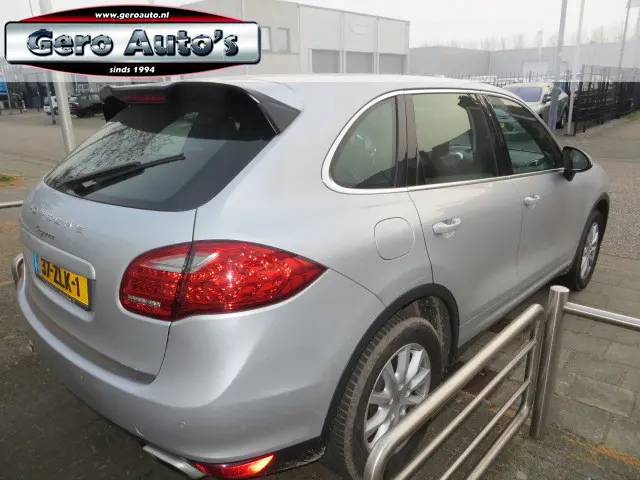 Porsche Cayenne 3.6 nl-auto vol opties 2013 Benzine 11