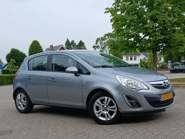 Opel Corsa 1.2-16V Design Ed 2013 Benzine 4