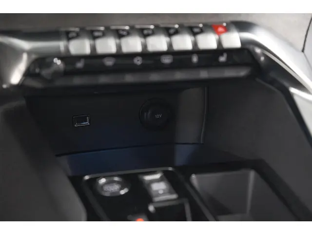 Peugeot 3008 1.2 Hybrid 136 GT 2024 Hybride Benzine 50