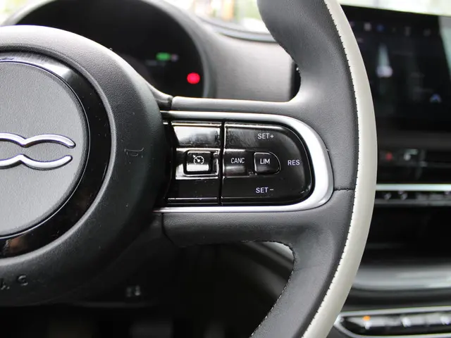 Fiat 500 3+1 La Prima 42 kWh 2023 Elektrisch 19