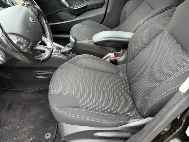 Peugeot 208 1.2 PureTech Blue Lease Premium 2016 Benzine 6