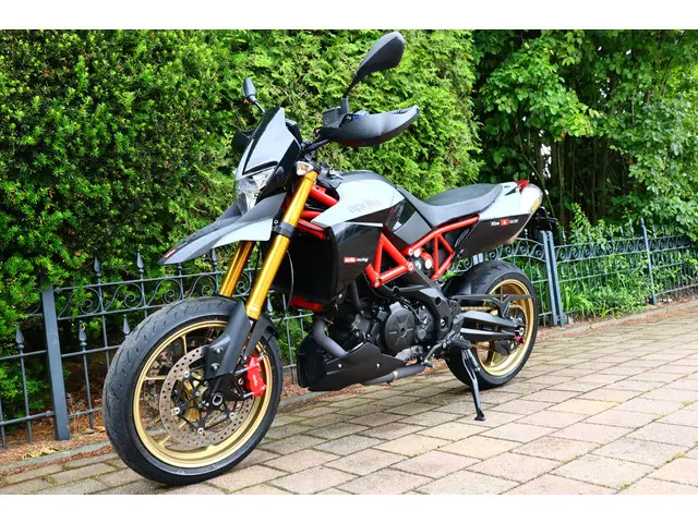 Aprilia Dorsoduro 900 2