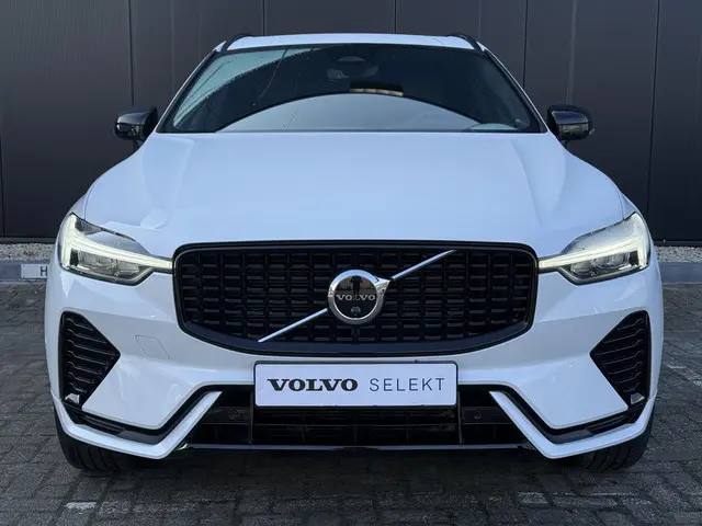 Volvo XC60 2.0 B5 R-Design 2022 Benzine 3