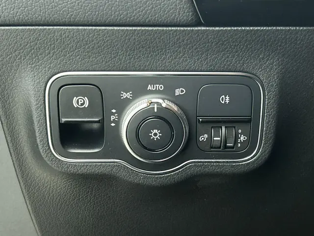 Mercedes-Benz B-Klasse 180 Premium 2019 Benzine 25