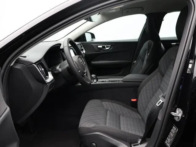 Volvo V60 B4 197PK Essential Edition 2025 Benzine 5