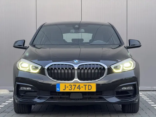 BMW 1 Serie 118i Executive Edition M 2020 Benzine 14