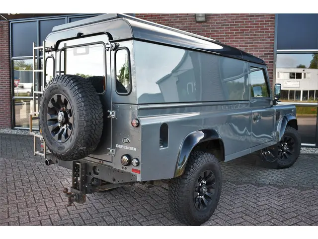 Land Rover Defender 110 2.2 TD4 Hard Top 2015 Diesel 66