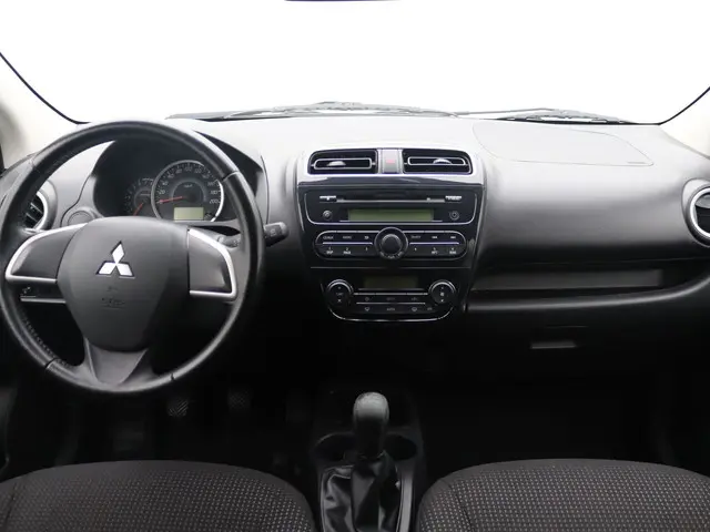 Mitsubishi Space Star 1.0 Bright 2015 Benzine 11