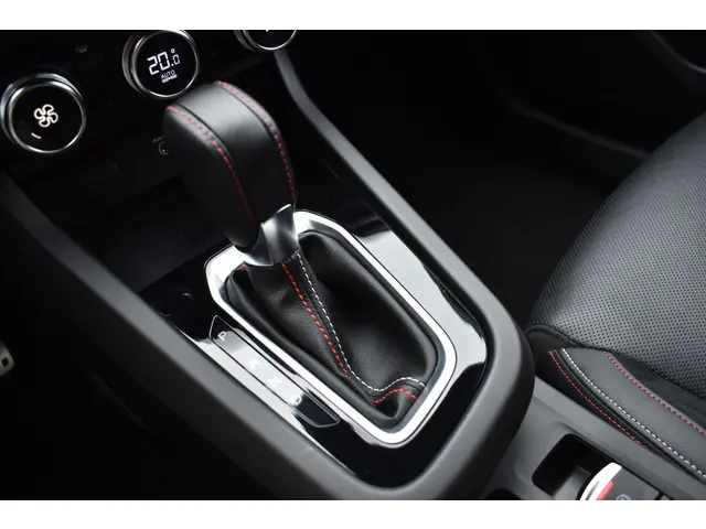 Renault Arkana mild hybrid 160 PK R.S. line 2023 Benzine 26