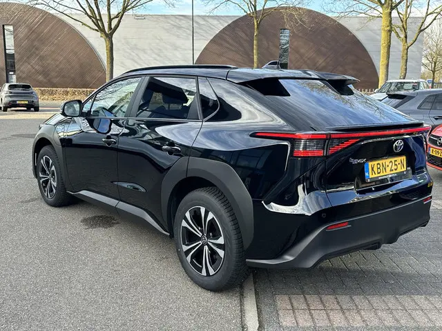 Toyota bZ4X Dynamic 71 kWh 2024 Elektrisch 3