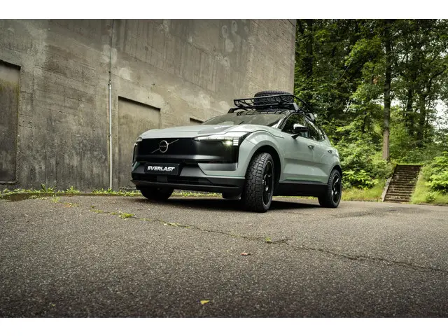 Volvo EX30 Extended Range Plus 2025 Elektrisch 44