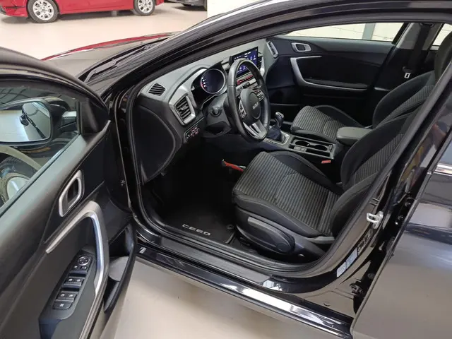 Kia Ceed 1.0 T-GDi DynamicLine 2022 Benzine 2