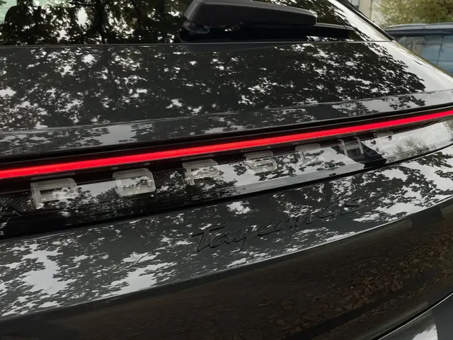 Porsche Taycan Cross Turismo 4S 93 kWh 2023 Elektrisch 11