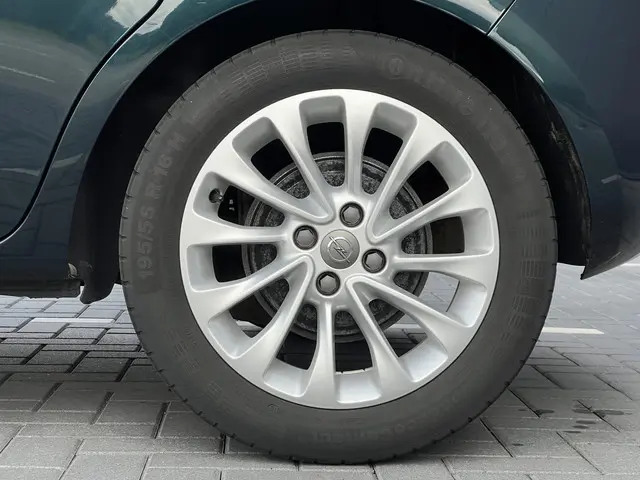 Opel Corsa 1.4 Cosmo 2015 Benzine 19