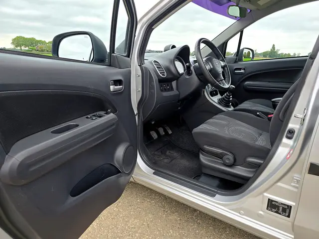 Opel Agila 1.2 Edition 2013 Benzine 16