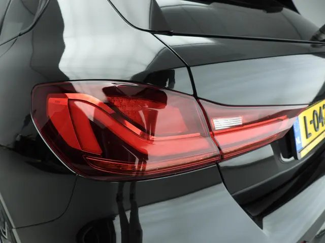 BMW 1 Serie 5-deurs 118i 2021 Benzine 33