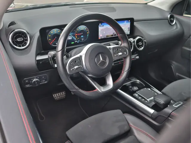 Mercedes-Benz GLA 250 e AMG Line 2021 Hybride Benzine 10