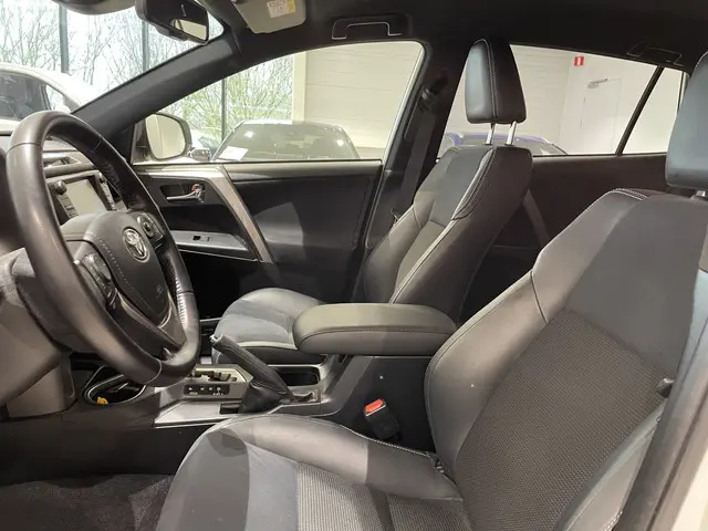 Toyota RAV4 2.5 Hybrid AWD Style 2017 Hybride Benzine 7