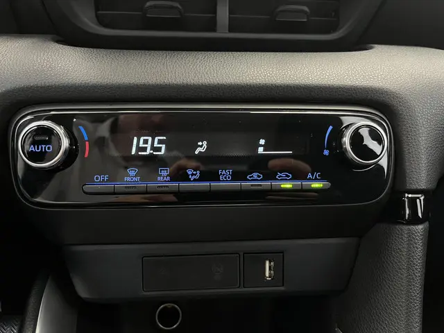 Toyota Yaris 1.5 Hybrid 115 Active 2021 Hybride Benzine 35