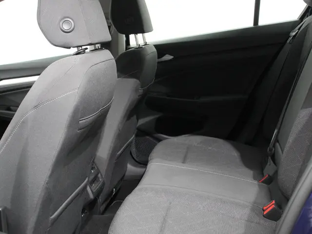 Volkswagen Golf 1.0 eTSI Life Business 2023 Benzine 22