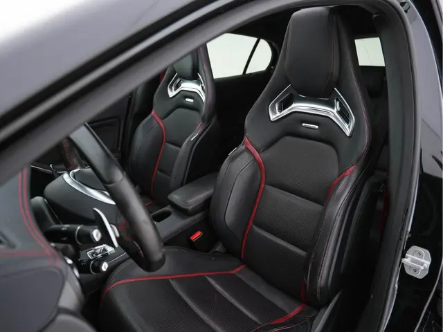 Mercedes-Benz GLA 45 AMG 4-Matic 2015 Benzine 24