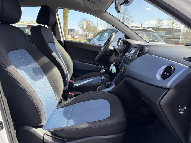 Hyundai i10 1.0i i-Motion Comfort 2017 Benzine 9