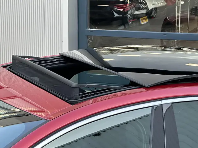 Jaguar XE 2.0 Portfolio 2015 Benzine 12