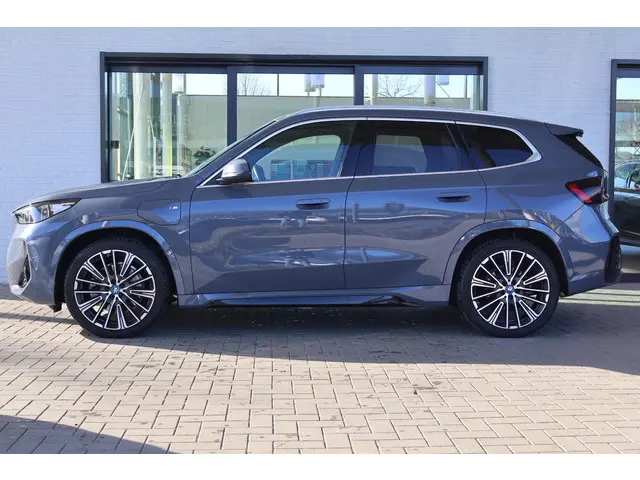 BMW X1 xDrive30e 2023 Hybride Benzine 3