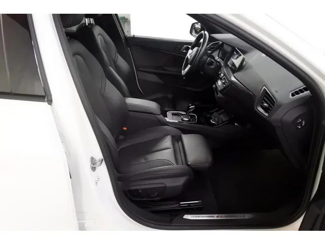 BMW 1 Serie 120iA M-Sport+ 2023 Benzine 8