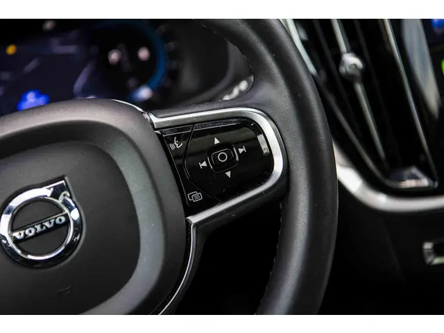 Volvo V60 2.0 B4 Plus Dark 2023 Benzine 28