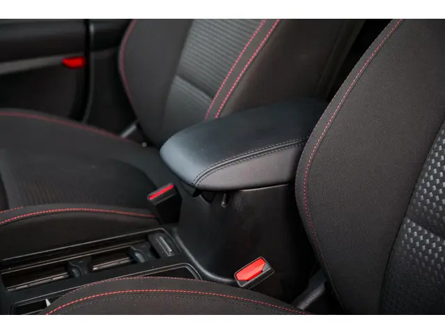 Ford Focus 1.0 EcoBoost Hybrid ST Line 2024 Benzine 25