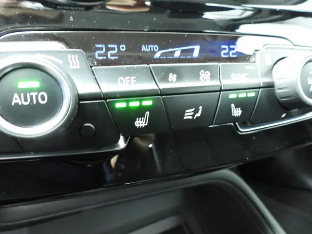 BMW X1 sDrive20i High Executive 2018 Benzine 25