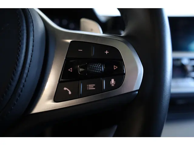 BMW 3 Serie Touring 320i 2020 Benzine 24