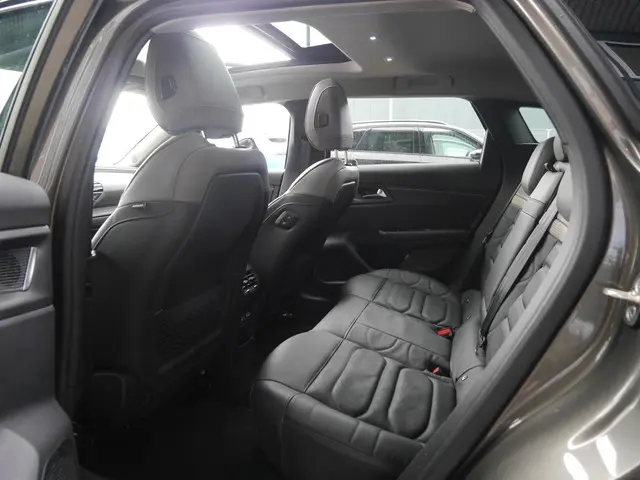 Citroën C5 X 1.6 180PK PureTech Shine 2022 Benzine 12