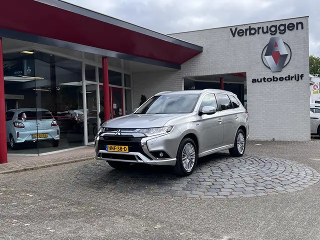 Mitsubishi Outlander 2.4 PHEV Pure+ 2020 Hybride Benzine 30