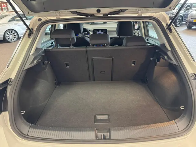 Volkswagen T-Roc 1.5 TSI Life 2022 Benzine 12