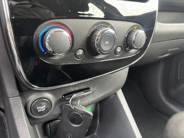 Renault Clio 1.2 16V/AIRCO/NAVI/APK 2014 Benzine 18