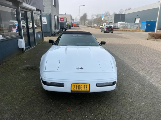 Chevrolet Corvette 3