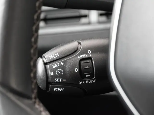 Peugeot 3008 1.2 PureTech Allure 2018 Benzine 17