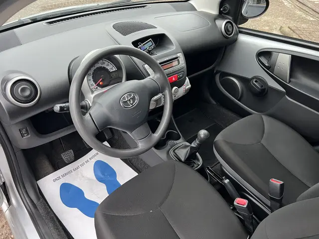 Toyota Aygo 1.0 VVT-i Now 2014 Benzine 4